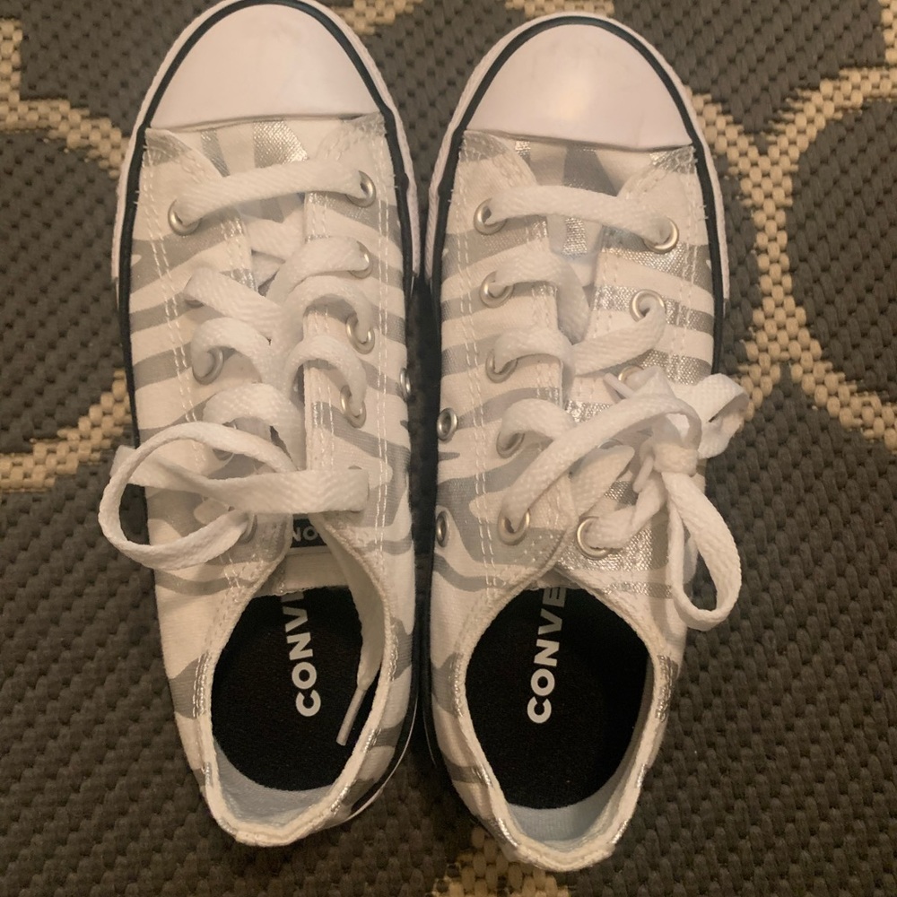 Converse shoes 🌸